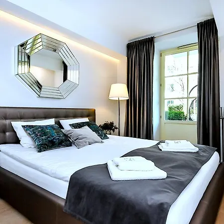 Premium By Wawel Castle Daire Krakow