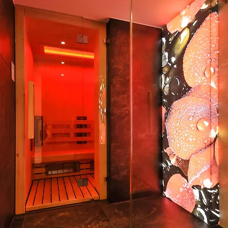 Premium By Wawel Castle קרקוב